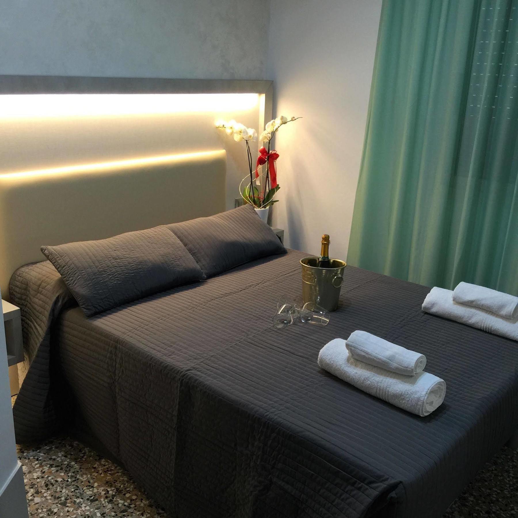 Hotel Ragno D'Oro Sottomarina Exterior photo